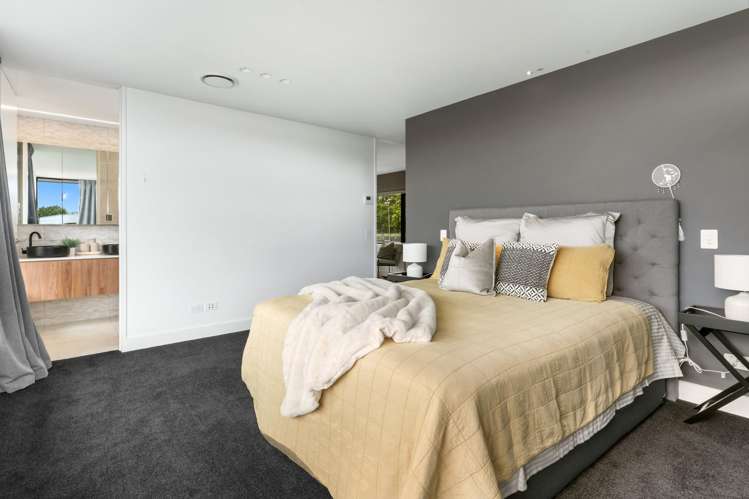 49 St Andrews Square Strowan_11