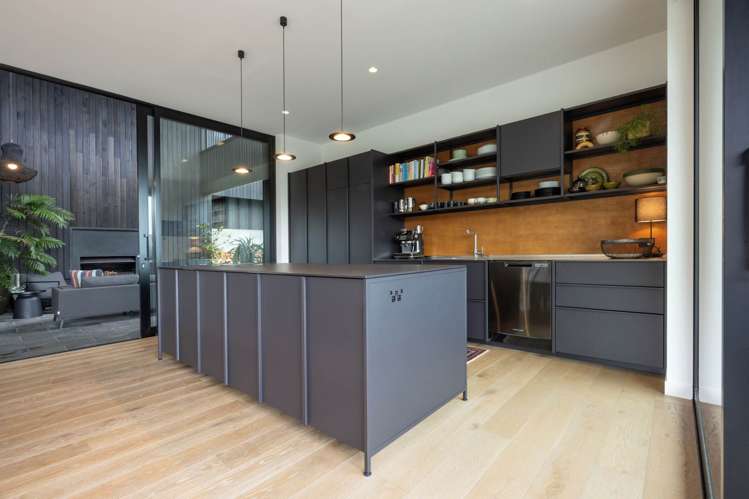111 Garden Road Piha_12
