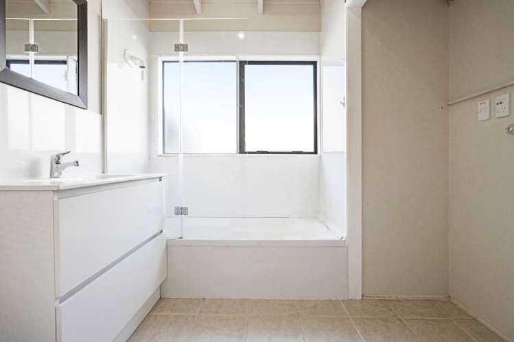 8/24 Beswick Place Birkdale_13