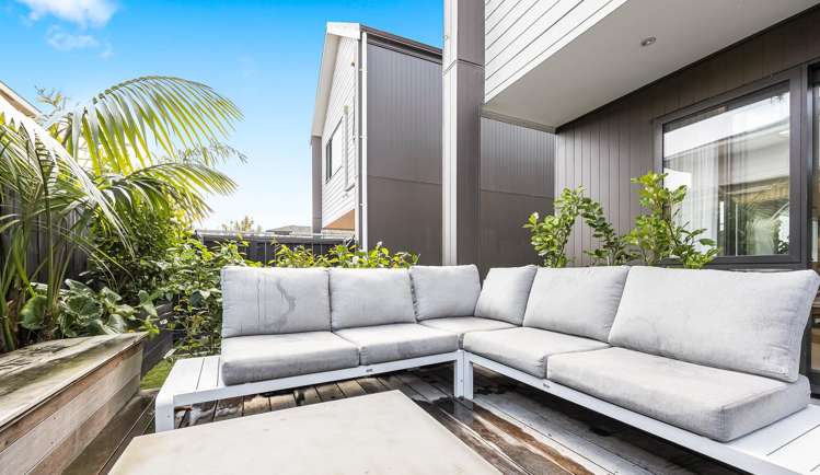 14b Kelwyn Road Kelston_16