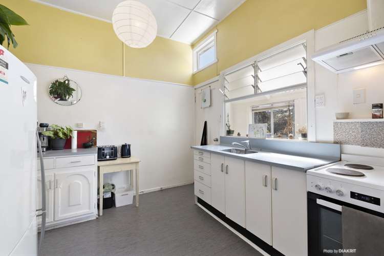 213 The Parade Island Bay_3