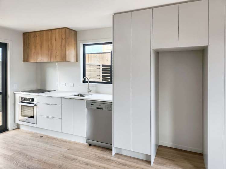 6/7 Wainuiomata Road 10629_2