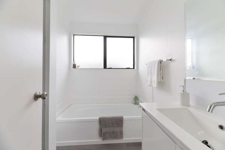 1/217 Waitemata Drive Ranui_18