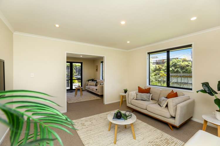 1185f South Road Oakura_12