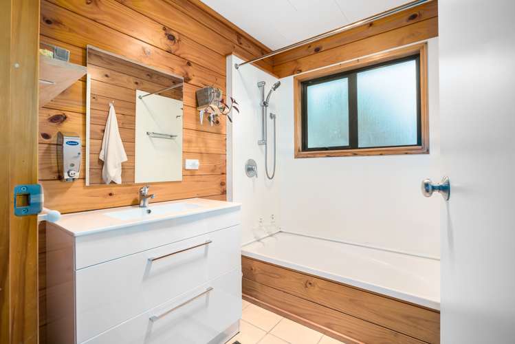 8 Ribbonwood Terrace Porirua East_14