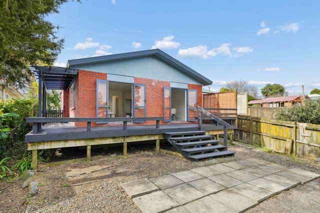 SINGLE-LEVEL EXCELLENCE ON FULL SITE + VIEWS!