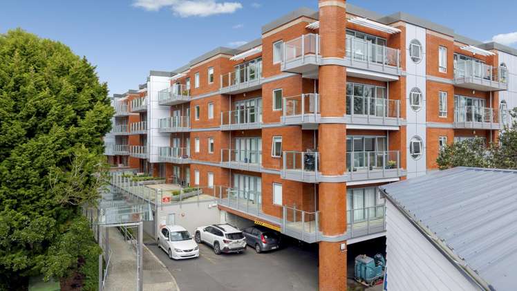 305/4 Wagener Place Mount Albert_2