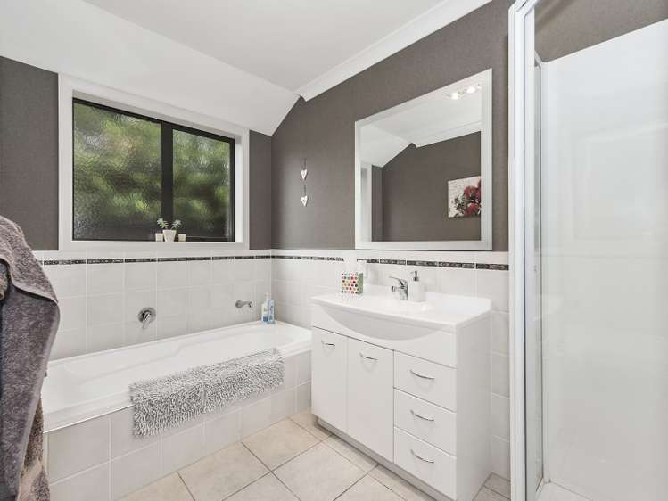 7 Compton Grove Huntington_13