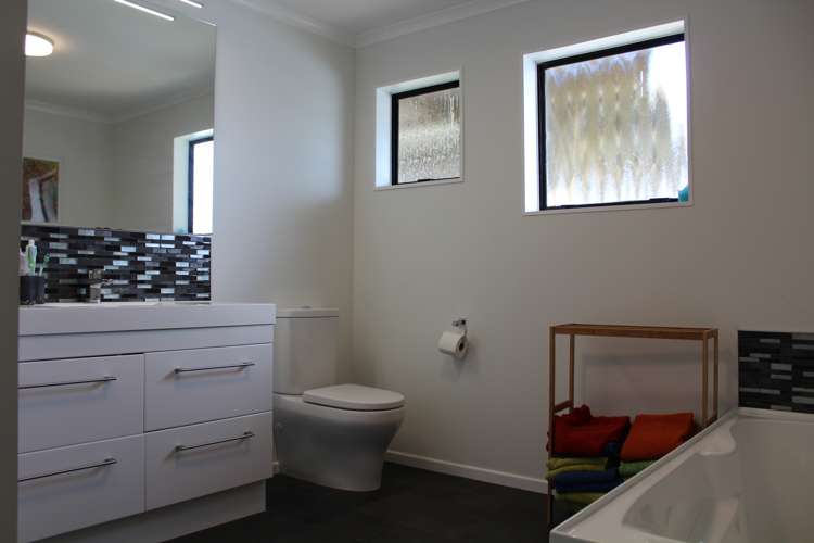 31 Lochiel Branxholme Road Winton Surrounds_8