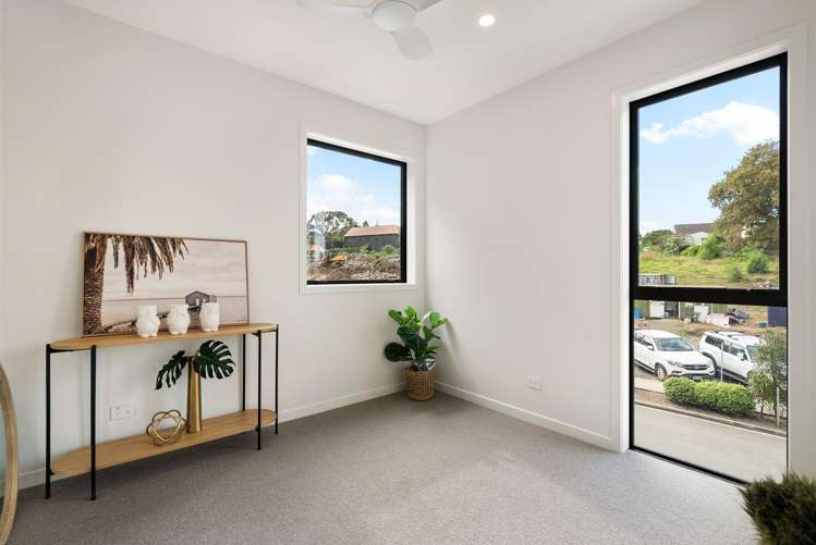 6 Cassino Terrace Mount Albert_13