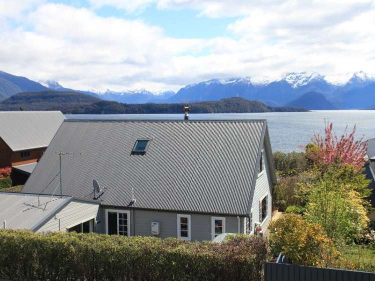 42 Cathedral Drive Manapouri_4
