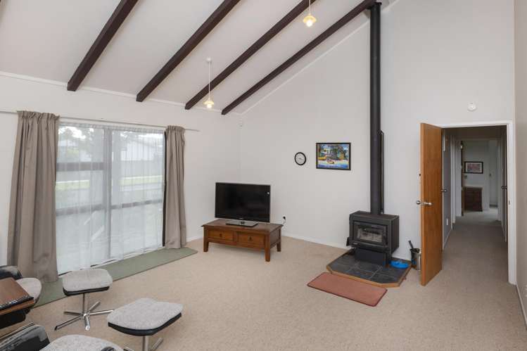 6 Elsdon Best Street Riverdale_3
