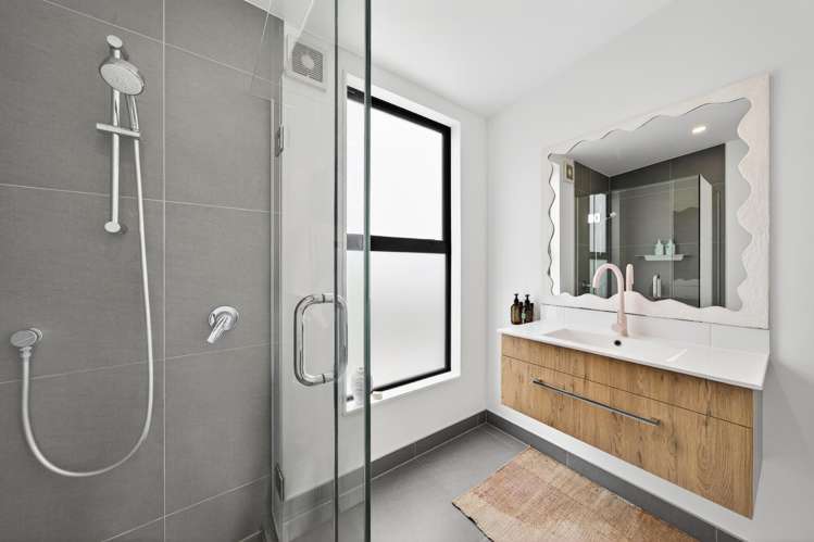 1/4 Glen Atkinson Street St Heliers_14