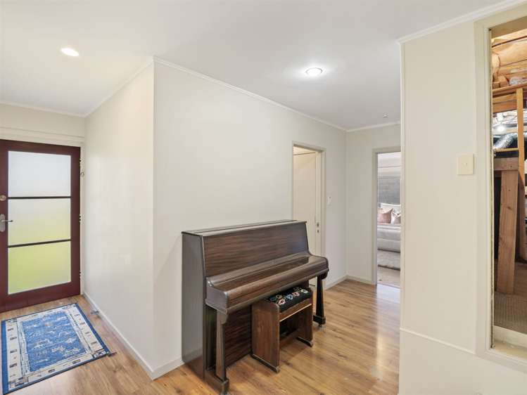 10 Robin Lane Browns Bay_23