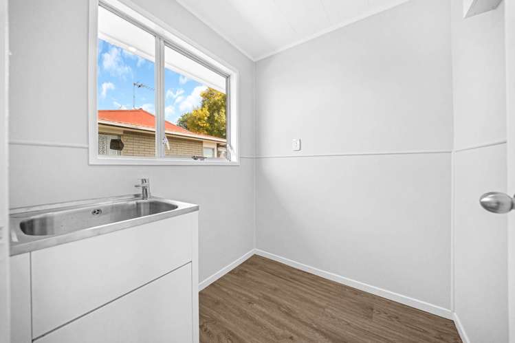 27 Sandrine Avenue Clover Park_14