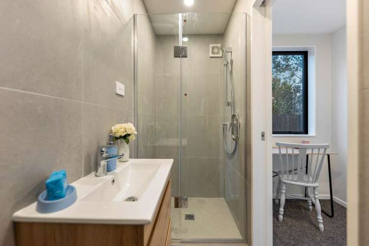 4202D&E Great North Road Glendene_9