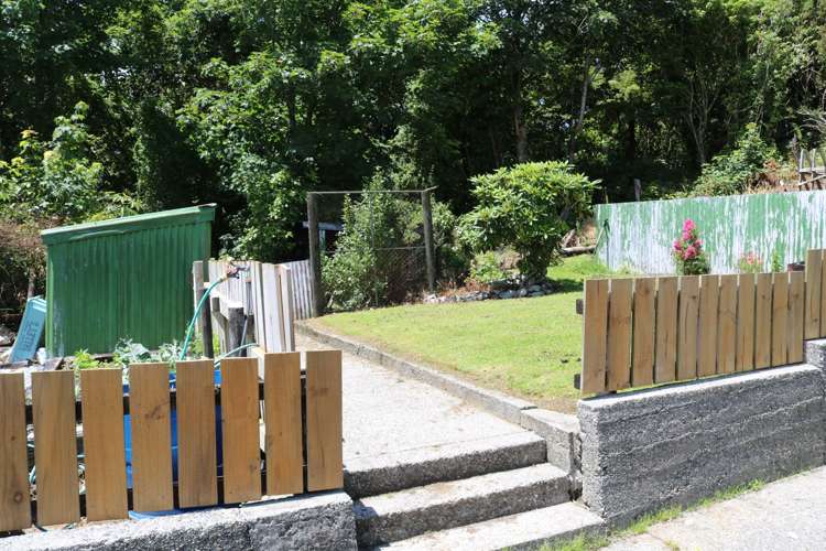 9 Ross Street Dunollie_17