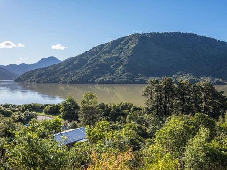 782 Queen Charlotte Drive Havelock_18