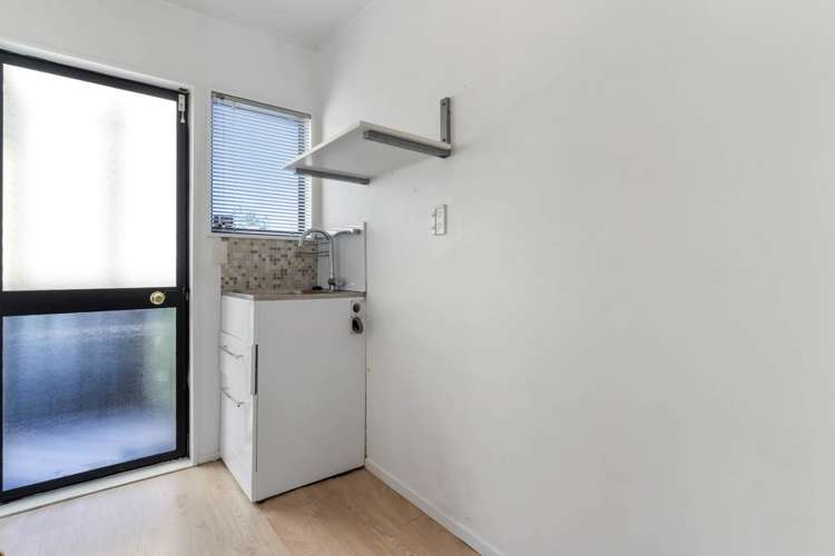 2/62 Trias Road Totara Vale_16