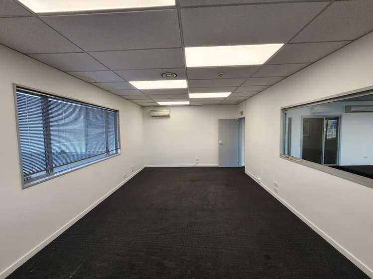 12 Lock Crescent Hillsborough_10