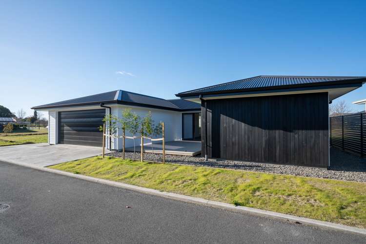 16 Maison Way Rangatira Park_13