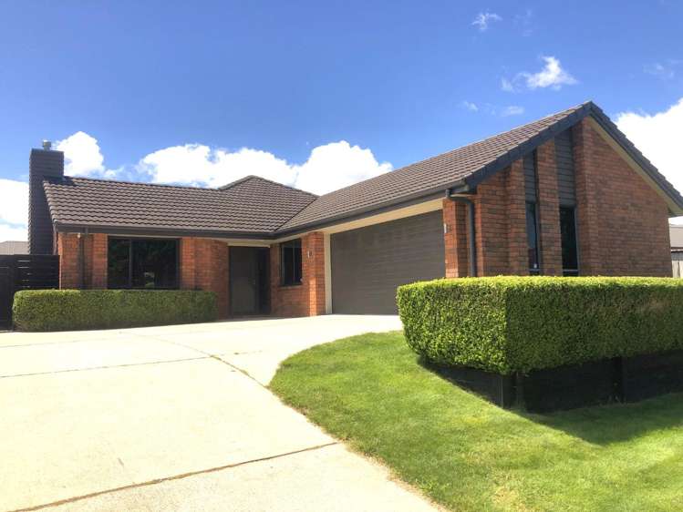 87 St James Drive_0