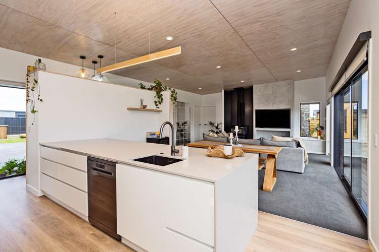 22 Glenda Place Seaward Bush_6