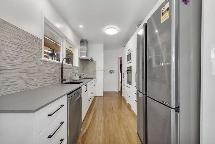 15 Waikaremoana Place Pakuranga Heights_11