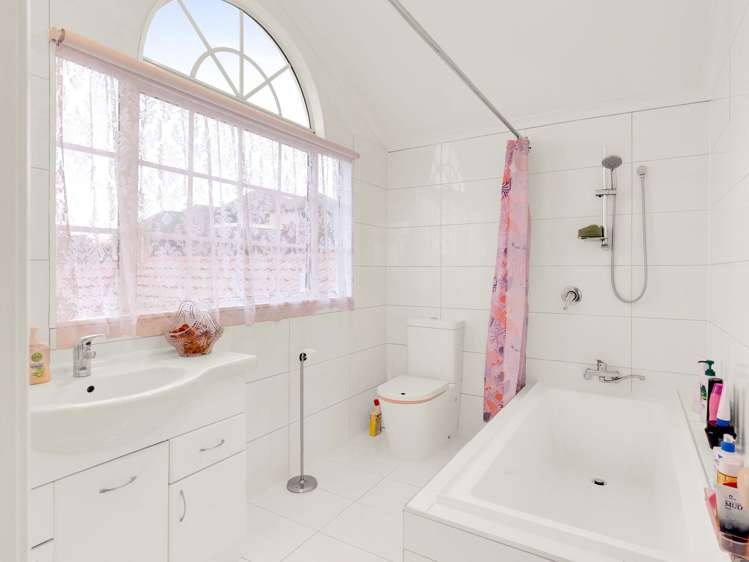 9-11 Cobbe Place Pomare_13