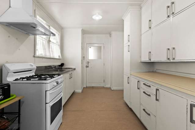 1016 Kauri Street Mahora_1