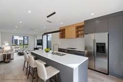 Exquisite Modern Living: Golf Await at Huapai