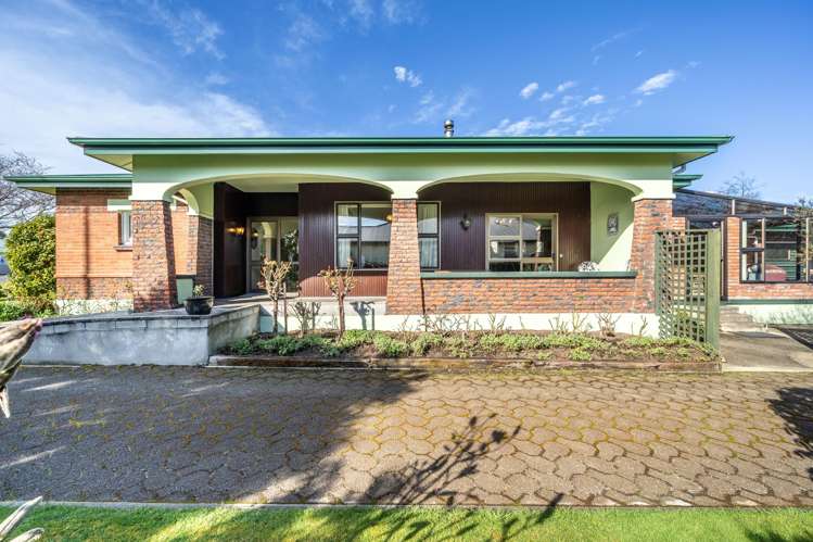 442 Queens Drive Windsor_17