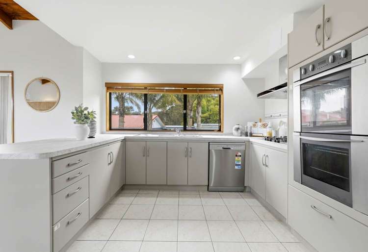 11 Highwood Grove Torbay_9