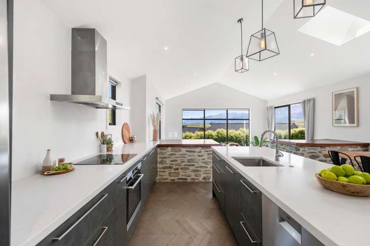 13 Falconer Rise Jacks Point_5