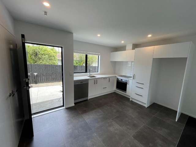 2/110 Kervil Avenue Te Atatu Peninsula_4