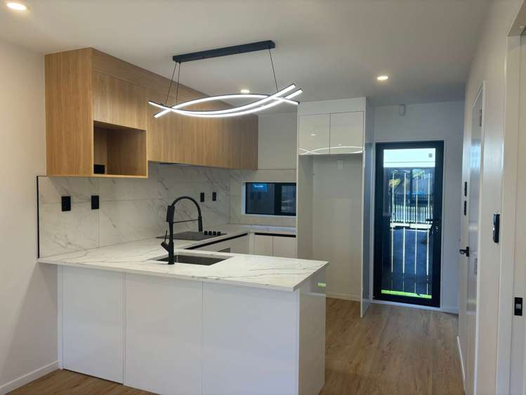 2/2 Anthony Place Pakuranga_6