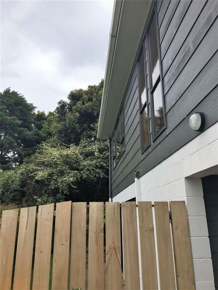 2/9 Squirrel Lane Browns Bay_17