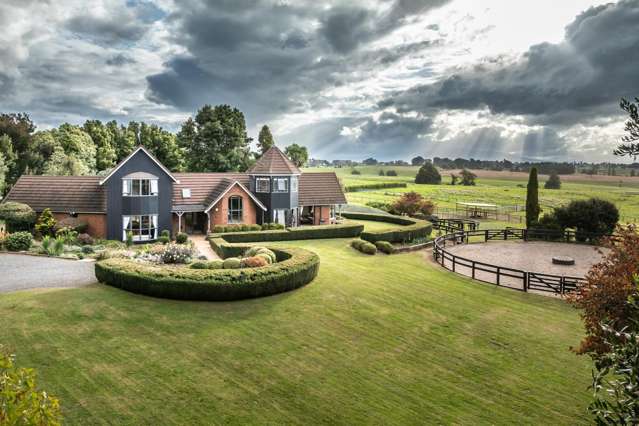 Stylish Home With Equine Facilities