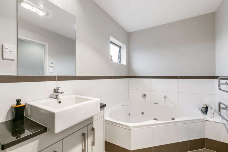 13 Gordon Stanley Drive Massey_6