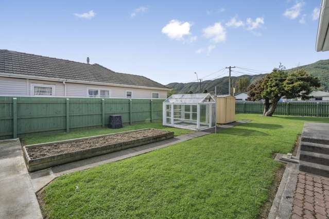 2 Devon Street Wainuiomata_4