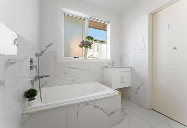 124 Edmonton Road Te Atatu South_11