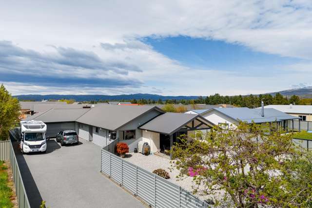 Immaculate Modern Living in the Heart of Clyde