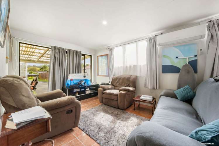 8 Sabot Place Massey_11