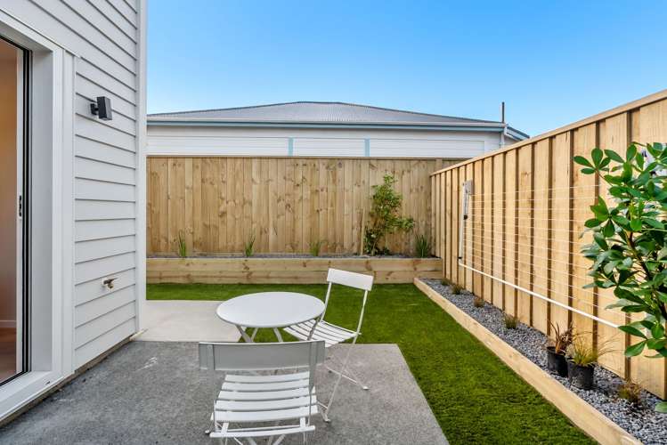 21 Derwent Street (8 x finished homes) Island Bay_13