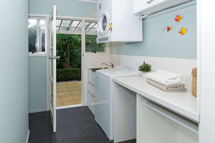 6 Hartles Place Mellons Bay_9