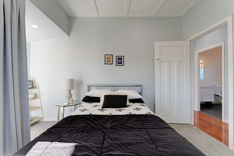 62 Beach Road Mellons Bay_27