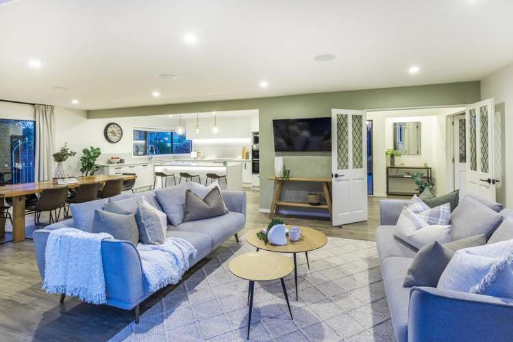 54 Regency Crescent Redwood_14