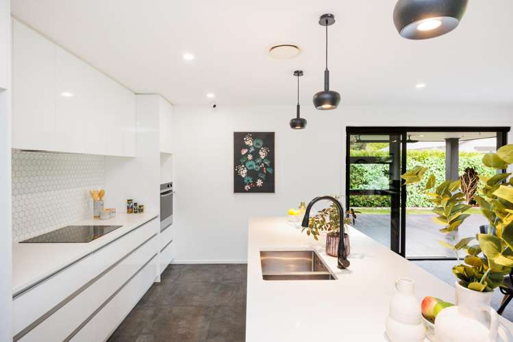 324A College Street West End_17