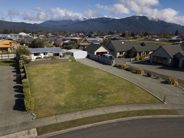 22b Lawson Burrows Crescent Te Anau_13
