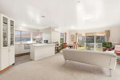 26 Racecourse Way_2